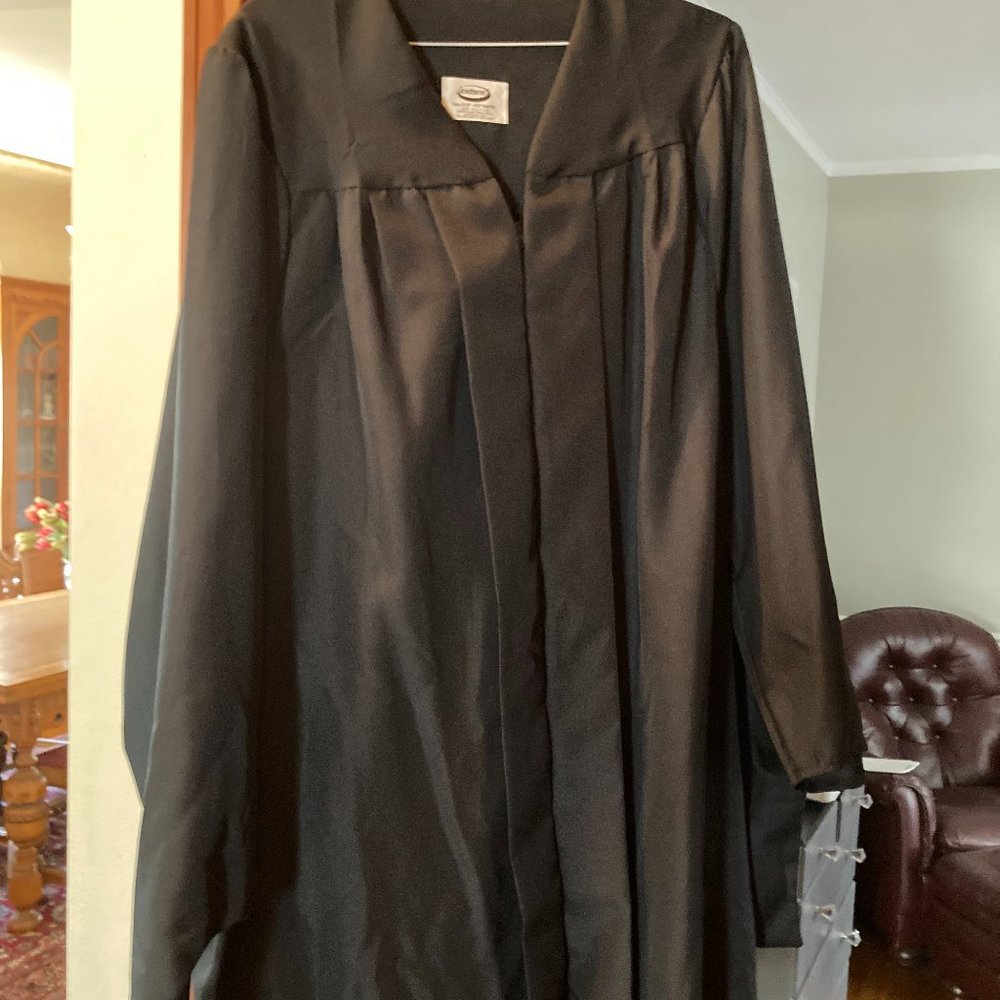 Jostens Size 5'10" to 6' Master Black Graduation Gown